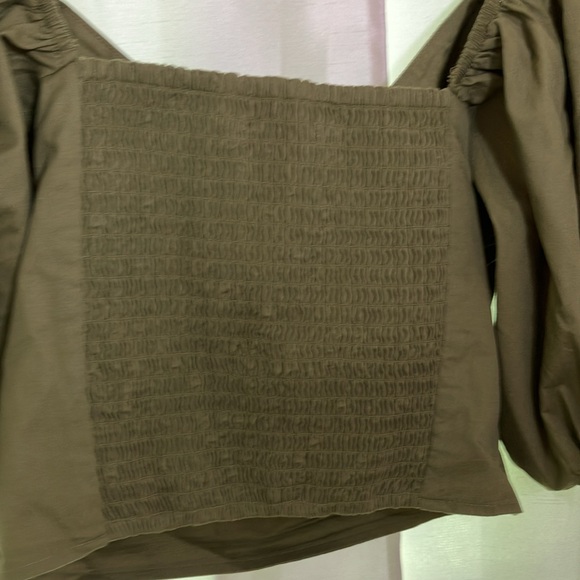 Abercrombie & Fitch Sweetheart Neckline Cropped Short Puffed Sleeve Top - Picture 5 of 9